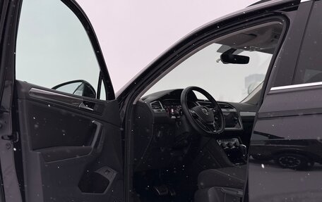 Volkswagen Tiguan II, 2018 год, 2 700 000 рублей, 28 фотография