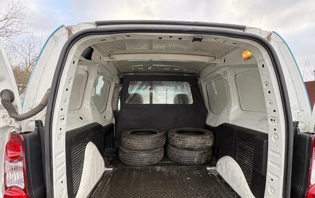 Peugeot Partner II рестайлинг 2, 2011 год, 650 000 рублей, 10 фотография