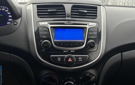 Hyundai Solaris II рестайлинг, 2013 год, 16 фотография