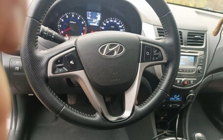 Hyundai Solaris II рестайлинг, 2015 год, 1 000 000 рублей, 6 фотография