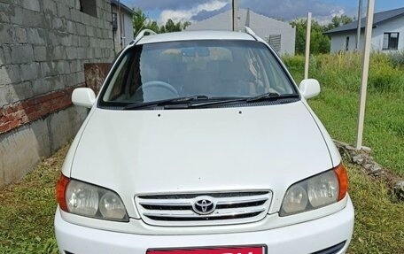 Toyota Ipsum II, 1999 год, 600 000 рублей, 1 фотография