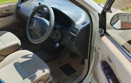 Toyota Ipsum II, 1999 год, 600 000 рублей, 12 фотография