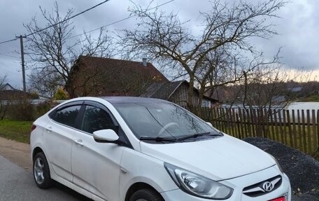 Hyundai Solaris II рестайлинг, 2011 год, 600 000 рублей, 2 фотография