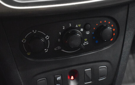 Renault Sandero II рестайлинг, 2019 год, 930 000 рублей, 16 фотография