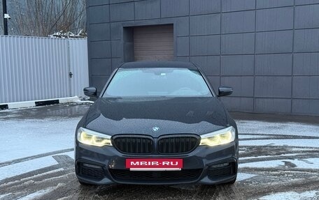 BMW 5 серия, 2019 год, 1 900 000 рублей, 3 фотография