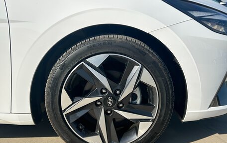 Hyundai Elantra, 2023 год, 1 600 000 рублей, 25 фотография