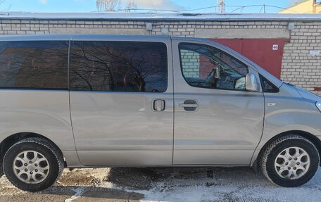 Hyundai Grand Starex Grand Starex I рестайлинг 2, 2011 год, 1 699 000 рублей, 2 фотография