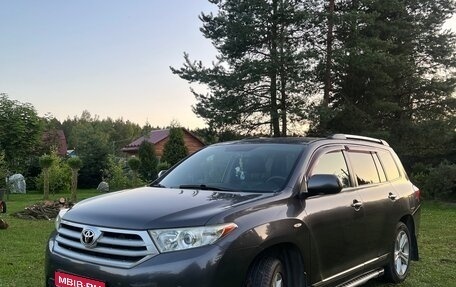 Toyota Highlander III, 2012 год, 1 800 000 рублей, 1 фотография
