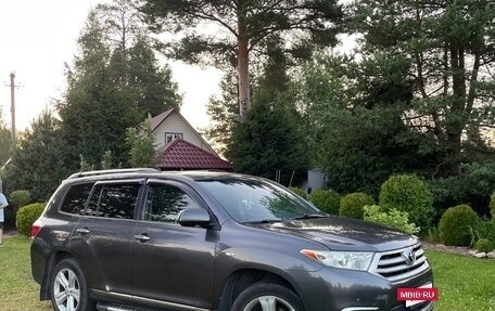 Toyota Highlander III, 2012 год, 1 800 000 рублей, 2 фотография