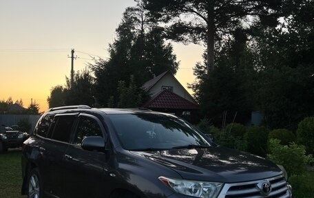 Toyota Highlander III, 2012 год, 1 800 000 рублей, 9 фотография