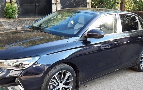 Geely Emgrand, 2023 год, 1 990 000 рублей, 2 фотография