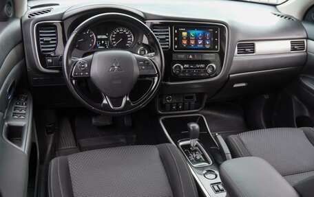 Mitsubishi Outlander III рестайлинг 3, 2018 год, 2 050 000 рублей, 6 фотография