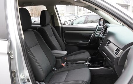 Mitsubishi Outlander III рестайлинг 3, 2018 год, 2 050 000 рублей, 8 фотография