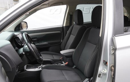 Mitsubishi Outlander III рестайлинг 3, 2018 год, 2 050 000 рублей, 10 фотография