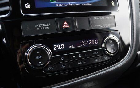 Mitsubishi Outlander III рестайлинг 3, 2018 год, 2 050 000 рублей, 15 фотография