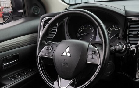 Mitsubishi Outlander III рестайлинг 3, 2018 год, 2 050 000 рублей, 21 фотография