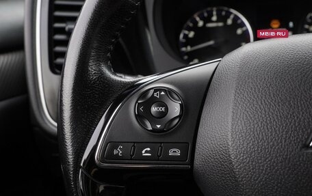 Mitsubishi Outlander III рестайлинг 3, 2018 год, 2 050 000 рублей, 19 фотография