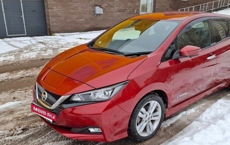 Nissan Leaf II, 2017 год, 1 550 000 рублей, 2 фотография