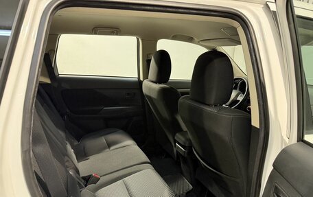 Mitsubishi Outlander III рестайлинг 3, 2017 год, 1 899 800 рублей, 4 фотография