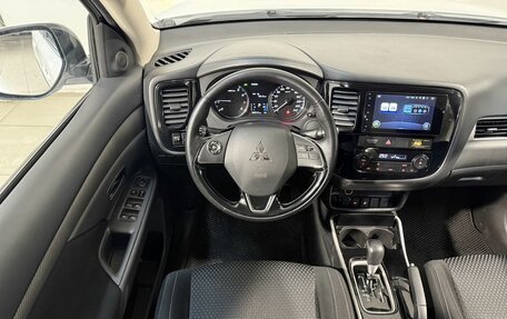 Mitsubishi Outlander III рестайлинг 3, 2017 год, 1 899 800 рублей, 9 фотография