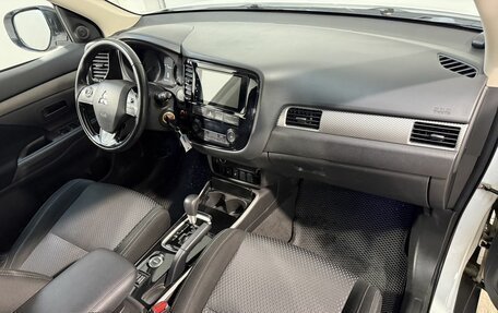 Mitsubishi Outlander III рестайлинг 3, 2017 год, 1 899 800 рублей, 3 фотография