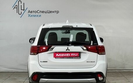 Mitsubishi Outlander III рестайлинг 3, 2017 год, 1 899 800 рублей, 13 фотография