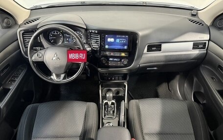 Mitsubishi Outlander III рестайлинг 3, 2017 год, 1 899 800 рублей, 8 фотография