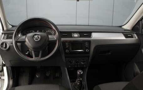 Skoda Rapid I, 2017 год, 860 000 рублей, 5 фотография