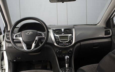 Hyundai Solaris II рестайлинг, 2013 год, 860 000 рублей, 5 фотография