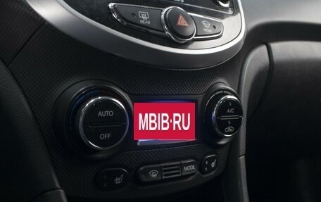 Hyundai Solaris II рестайлинг, 2013 год, 860 000 рублей, 17 фотография