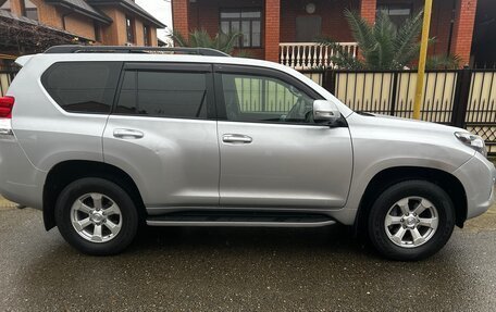 Toyota Land Cruiser Prado 150 рестайлинг 2, 2013 год, 3 500 000 рублей, 2 фотография
