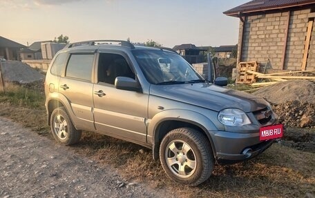 Chevrolet Niva I рестайлинг, 2012 год, 530 000 рублей, 2 фотография