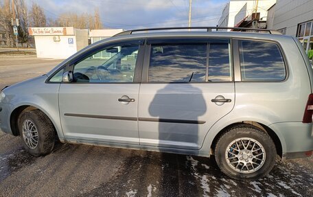 Volkswagen Touran III, 2009 год, 675 000 рублей, 2 фотография