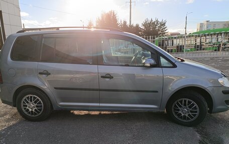 Volkswagen Touran III, 2009 год, 675 000 рублей, 4 фотография