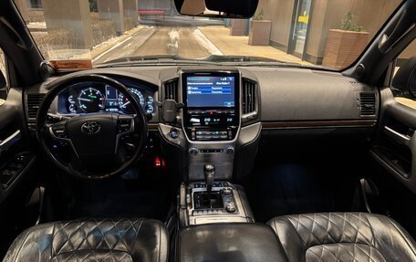 Toyota Land Cruiser 200, 2018 год, 5 395 000 рублей, 8 фотография