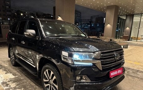 Toyota Land Cruiser 200, 2018 год, 5 395 000 рублей, 3 фотография