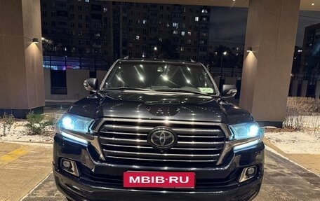Toyota Land Cruiser 200, 2018 год, 5 395 000 рублей, 2 фотография