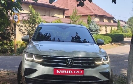 Volkswagen Tiguan II, 2021 год, 3 500 000 рублей, 2 фотография