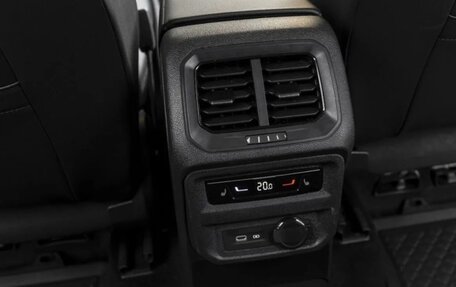 Volkswagen Tiguan II, 2021 год, 4 100 000 рублей, 3 фотография