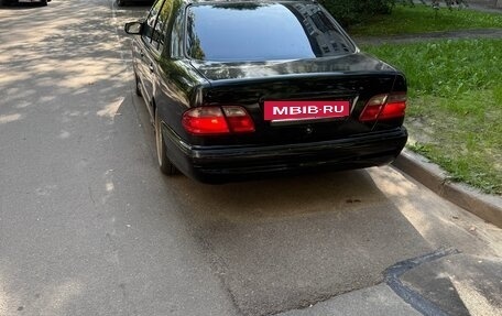 Mercedes-Benz E-Класс, 1999 год, 690 000 рублей, 4 фотография