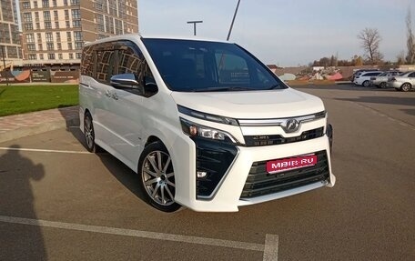 Toyota Voxy III, 2018 год, 3 000 000 рублей, 1 фотография