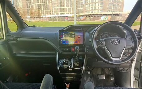 Toyota Voxy III, 2018 год, 3 000 000 рублей, 3 фотография