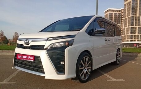 Toyota Voxy III, 2018 год, 3 000 000 рублей, 8 фотография