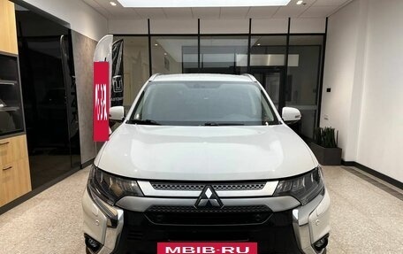 Mitsubishi Outlander III рестайлинг 3, 2021 год, 2 830 000 рублей, 3 фотография