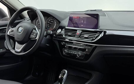 BMW 1 серия, 2023 год, 2 400 000 рублей, 10 фотография