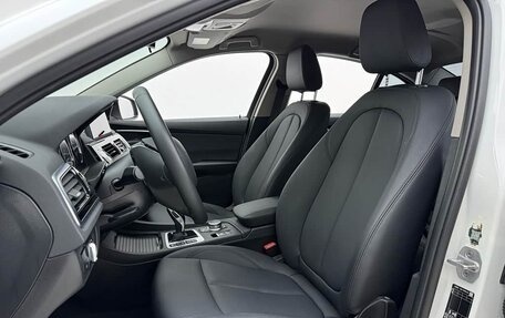 BMW 1 серия, 2023 год, 2 400 000 рублей, 15 фотография