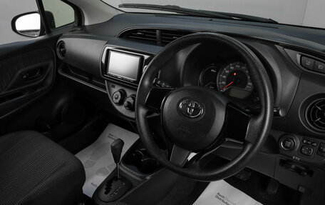 Toyota Vitz, 2019 год, 1 199 000 рублей, 6 фотография