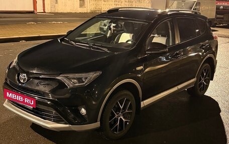 Toyota RAV4, 2017 год, 2 300 000 рублей, 3 фотография