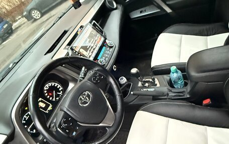 Toyota RAV4, 2017 год, 2 300 000 рублей, 10 фотография