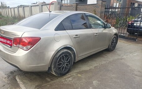 Chevrolet Cruze II, 2010 год, 765 000 рублей, 3 фотография